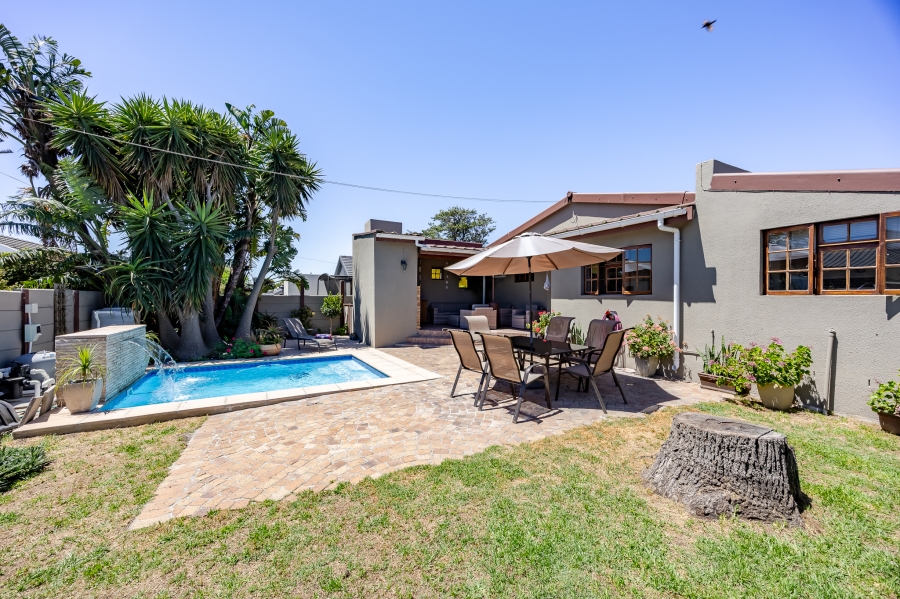 5 Bedroom Property for Sale in Bothasig Western Cape